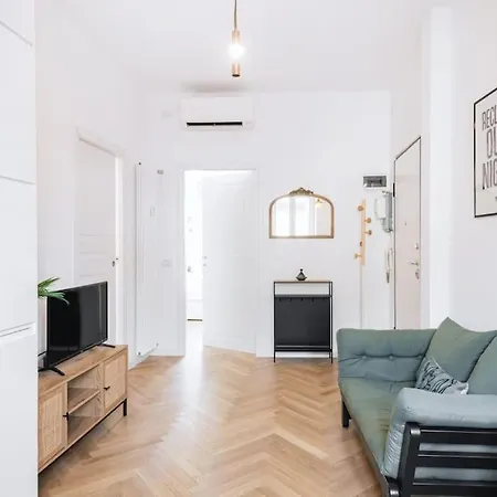 Easylife - With Balcony Near Navigli Apartamento